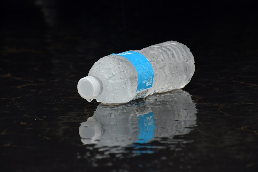 water-plastic-bottle-uy4zzzq7uge